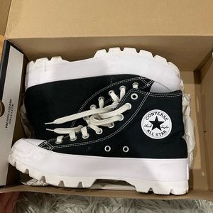 Women’s Lugged Hi Black and White Converse!!!